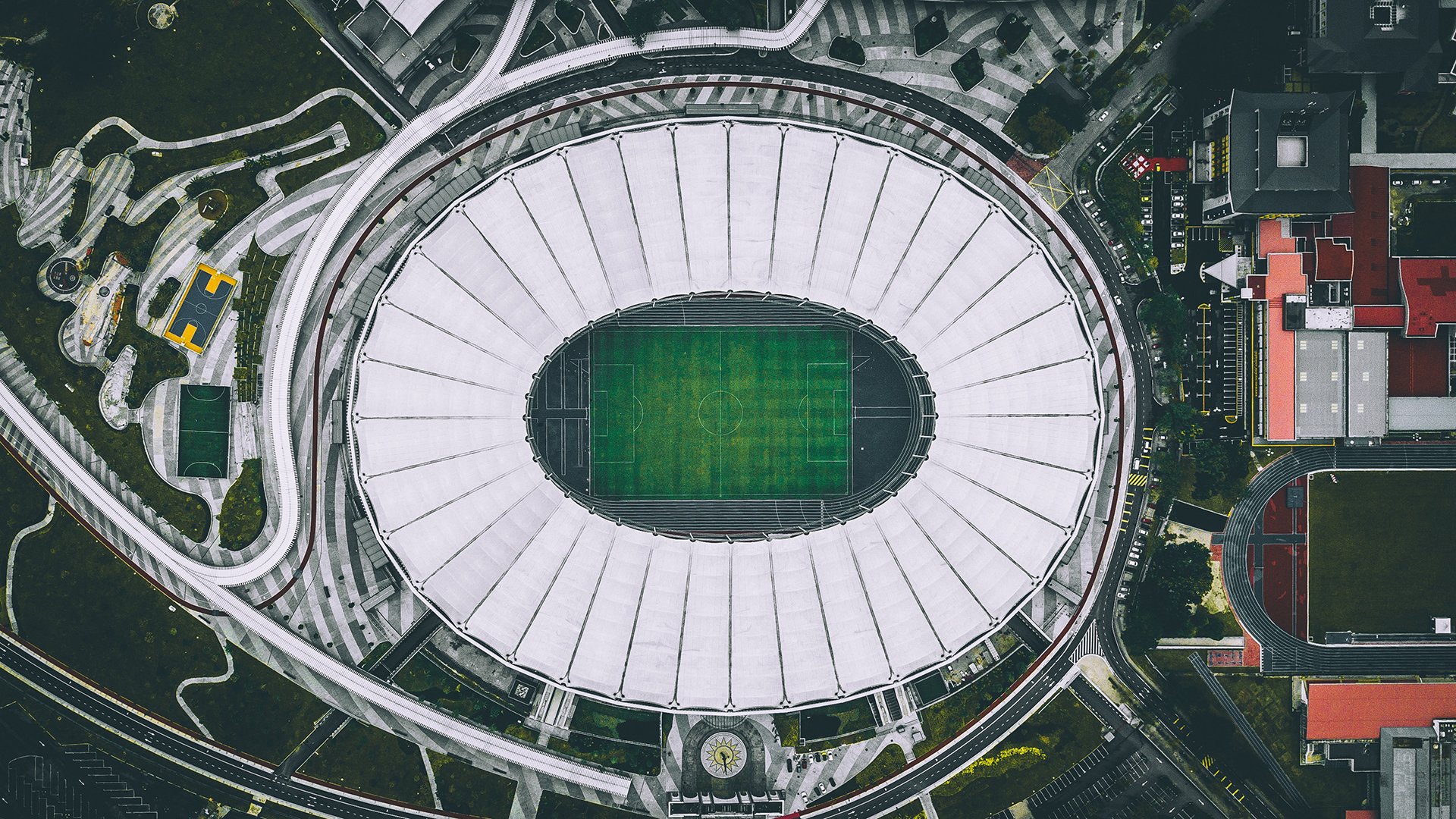 开云体育-梅西五连胜势不可挡，国安主帅风雨飘摇—足坛冰火两重天，梅西五连胜势不可挡，国安主帅风雨飘摇—足坛冰火两重天
